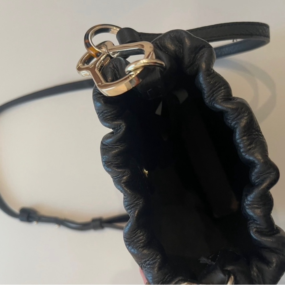 Like new Vince Camuto small black crossbody w/ adjustable strap & magnetic close - Picture 4 of 8